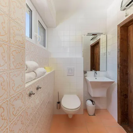 Dolodge Homestead In The Kolpa River Canyon 펜션