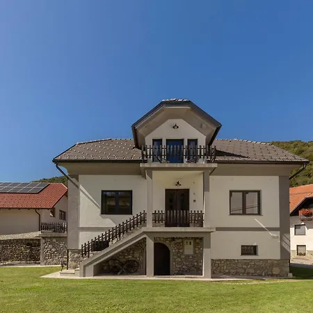 Dolodge Homestead & Camper Parking Kolpa River Canyon Σπίτι διακοπών *